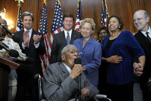Dr. James Cameron, lynching survivor, addresses US Senators and descendants of lynching victims, Washington DC, 2005.