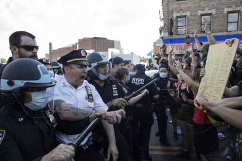 1216567568.jpg.20 Police rage at protesters