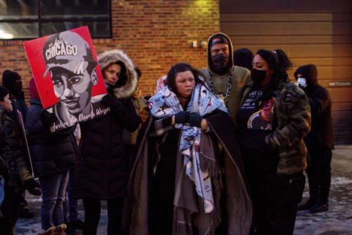 1000-2 Daunte Wright's mother and community members at the Minneapolis apartment building where activists say Judge Chu lives after former officer Potter was sentenced to two years in prison (Nicole Feri/AP)