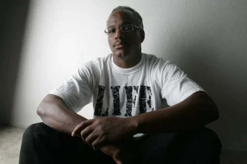 220725-Herman-Atkins-se-1010a-83941b Herman Atkins, at his Fresno home in 2008 after spending more than eight years in jail until DNA evidence proved his innocence. (Gary Kazanjian / AP file)