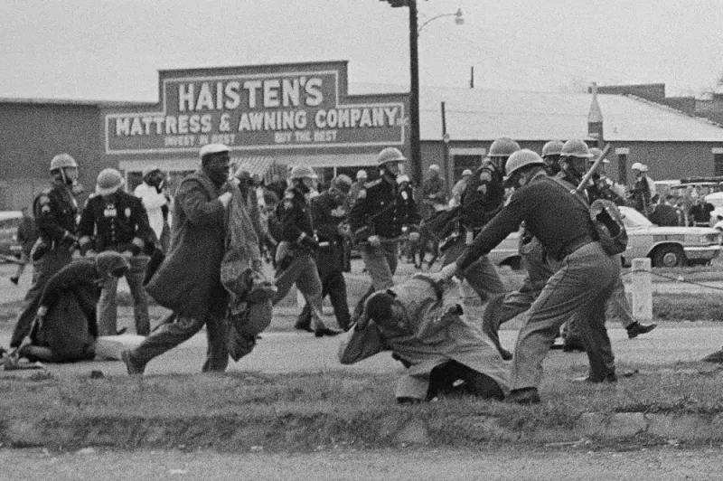 Law enforcement attack protests in Selma, 1965