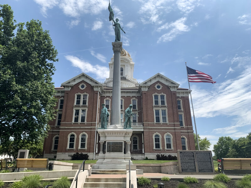 Posey Couty Courthouse, front viwew