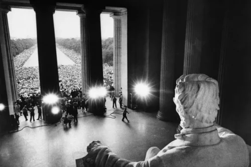 Protestors at the Lincoln Memorial (Bettmann / Bettmann Archive)