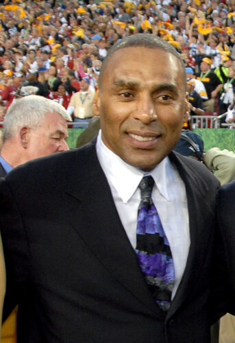 Roger Craig in 2009 during Super Bowl XLIII. (USAF Photo By SSgt Bradley Lail) 