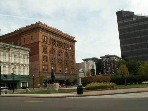 Downtown Springfield (Cindy Funk, CC BY 2.0, via Wikimedia Commons)
